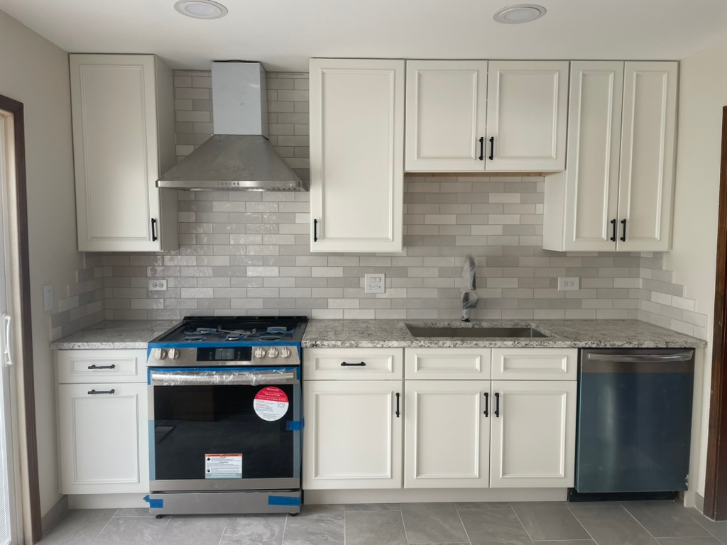 Kitchen cabinets and hardware upgrade in Palatine, IL