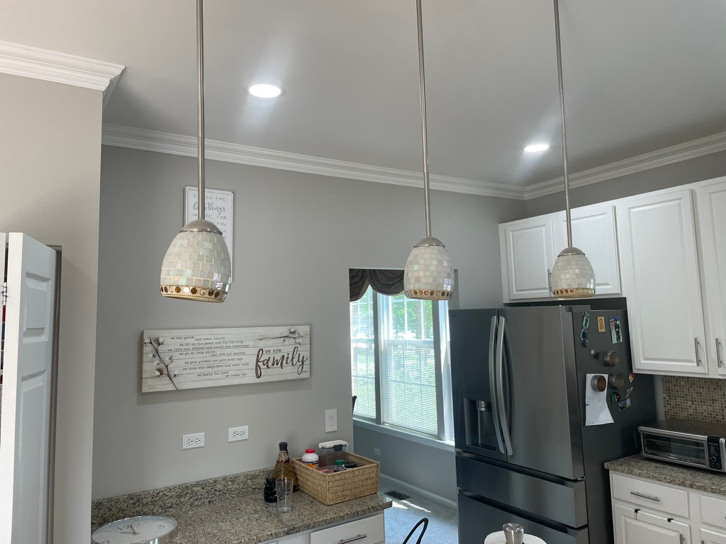 Crown moulding install — Palatine, IL